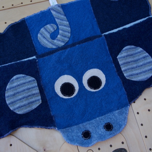 Cate & Levi 100% Wool Eco-Friendly Knitted Blue Baby Play mat Handmade In Canada - Picture 6 of 15